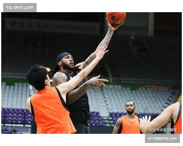 弗格与莫兰德同时六犯离场，辽宁队末节经受严峻考验